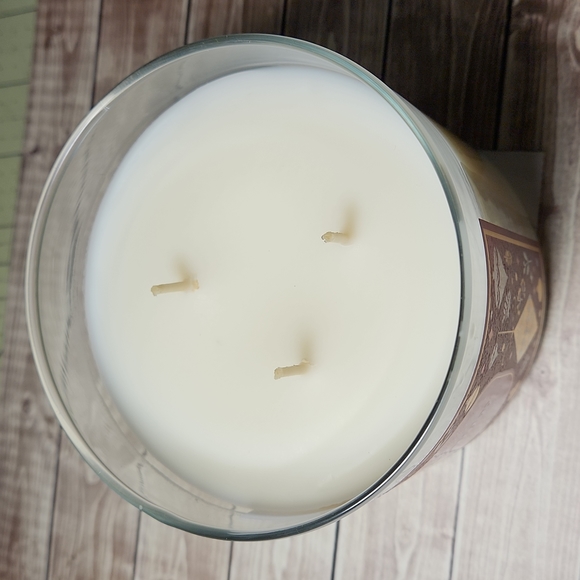 Bath & Body Works Holiday Candle - Picture 3 of 4